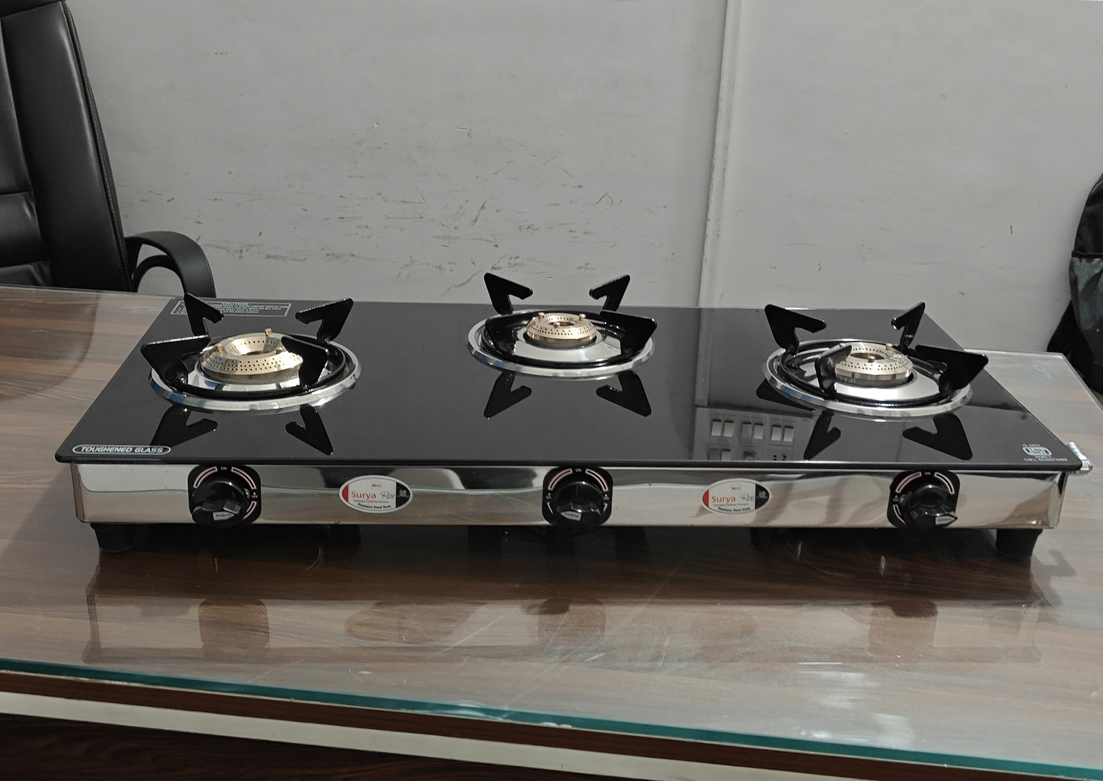 3br Direct - Stainless Steel Frame, 7mm Toughened Black Glass , 3 High Efficiency Burners With Manual Ignition And Bakelite Knob