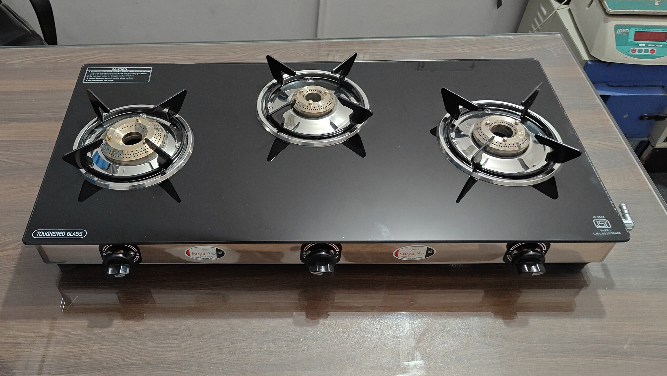 3br Direct - Stainless Steel Frame, 7mm Toughened Black Glass , 3 High Efficiency Burners With Manual Ignition And Bakelite Knob