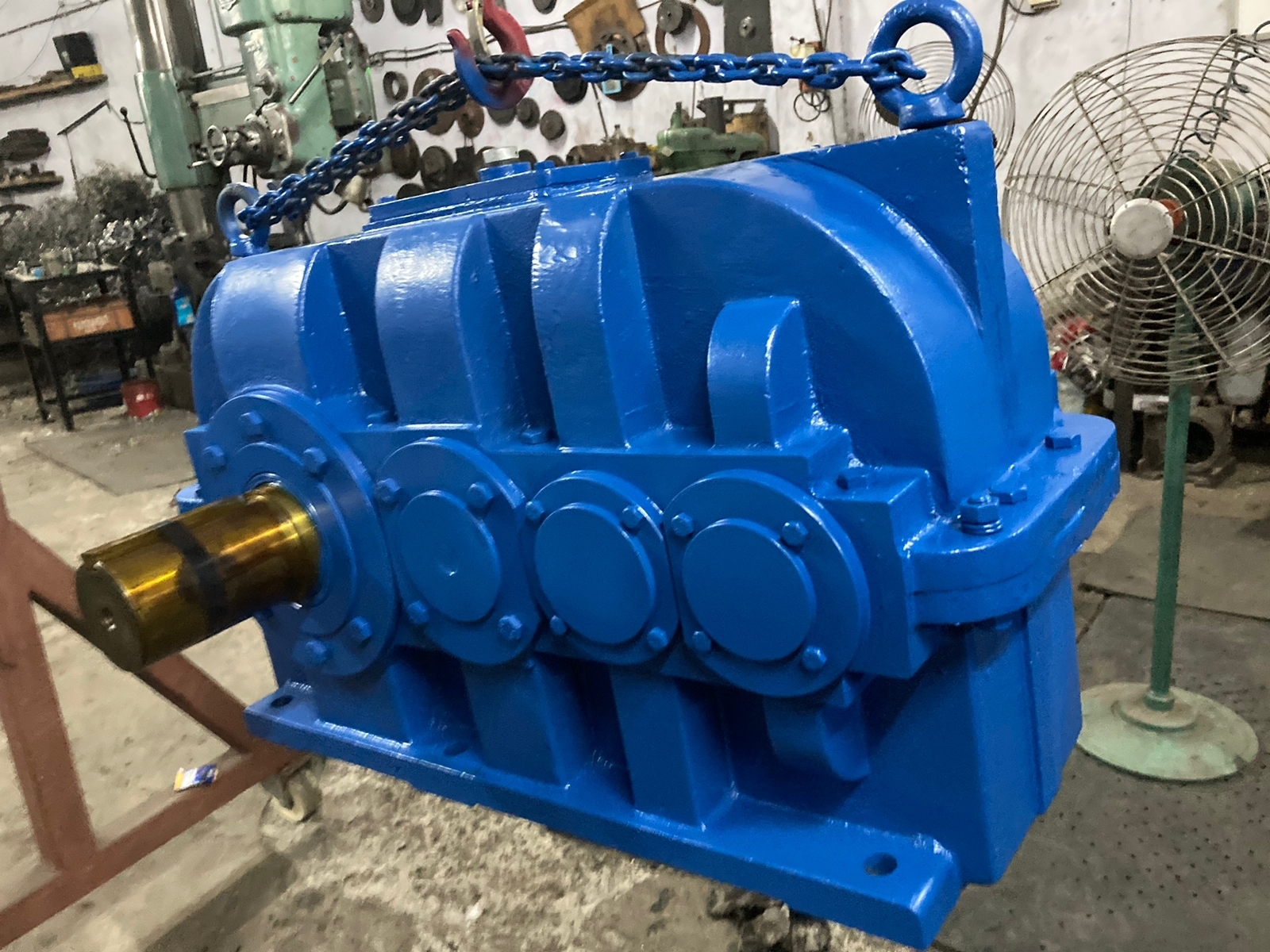 Bevel Helical Gearbox - Stainless Steel Various Sizes Vibrant Blue Color | Bevel Gears Helical Tooth Profile 415/220 Volt Commercial Use
