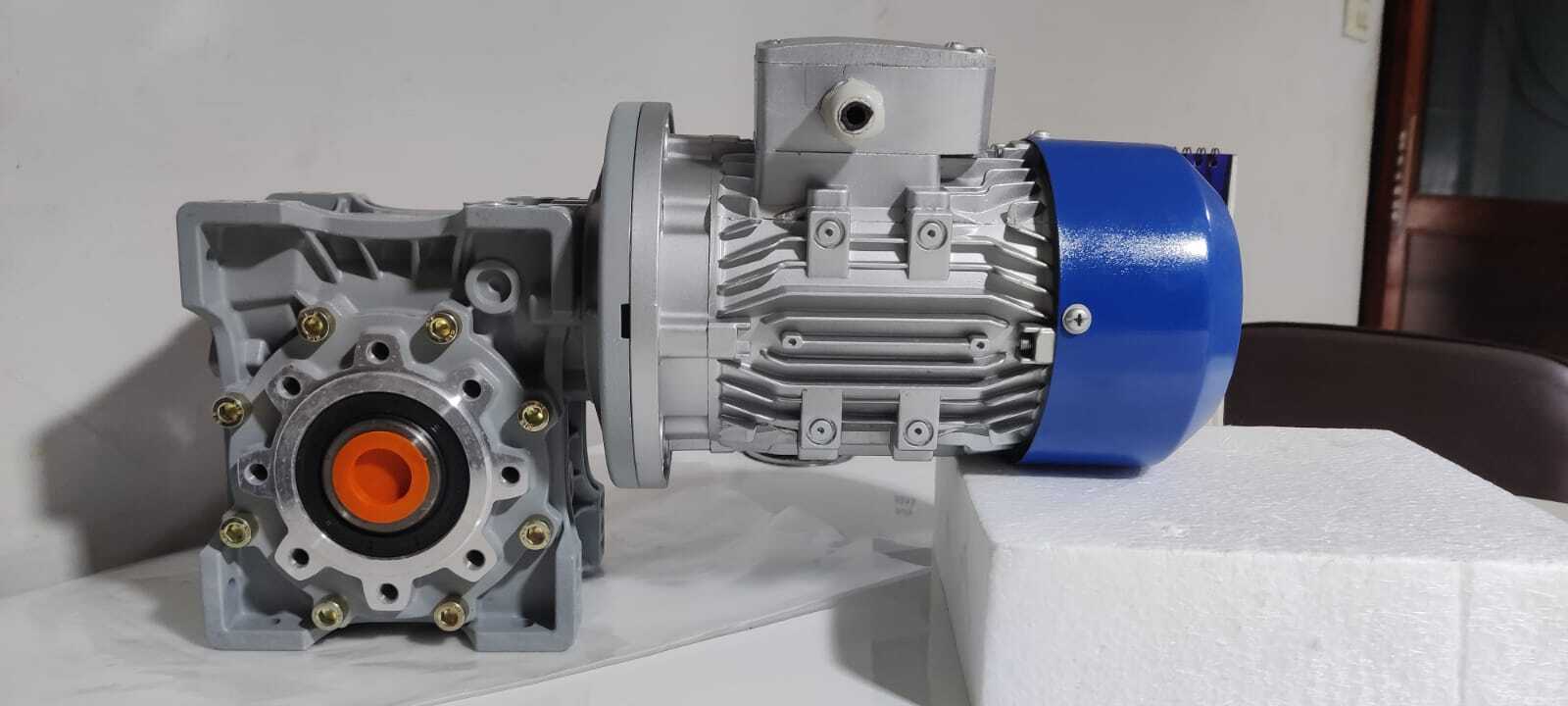 Blue 1440 Rpm Ac Three Phase Flange Type Motor
