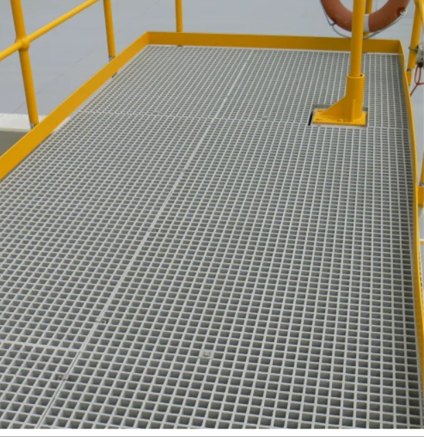 Interlocking Grating - Heavy-duty Steel, 5x5 Feet, Corrosion-resistant | Ideal For Industrial Flooring And Walkway Applications