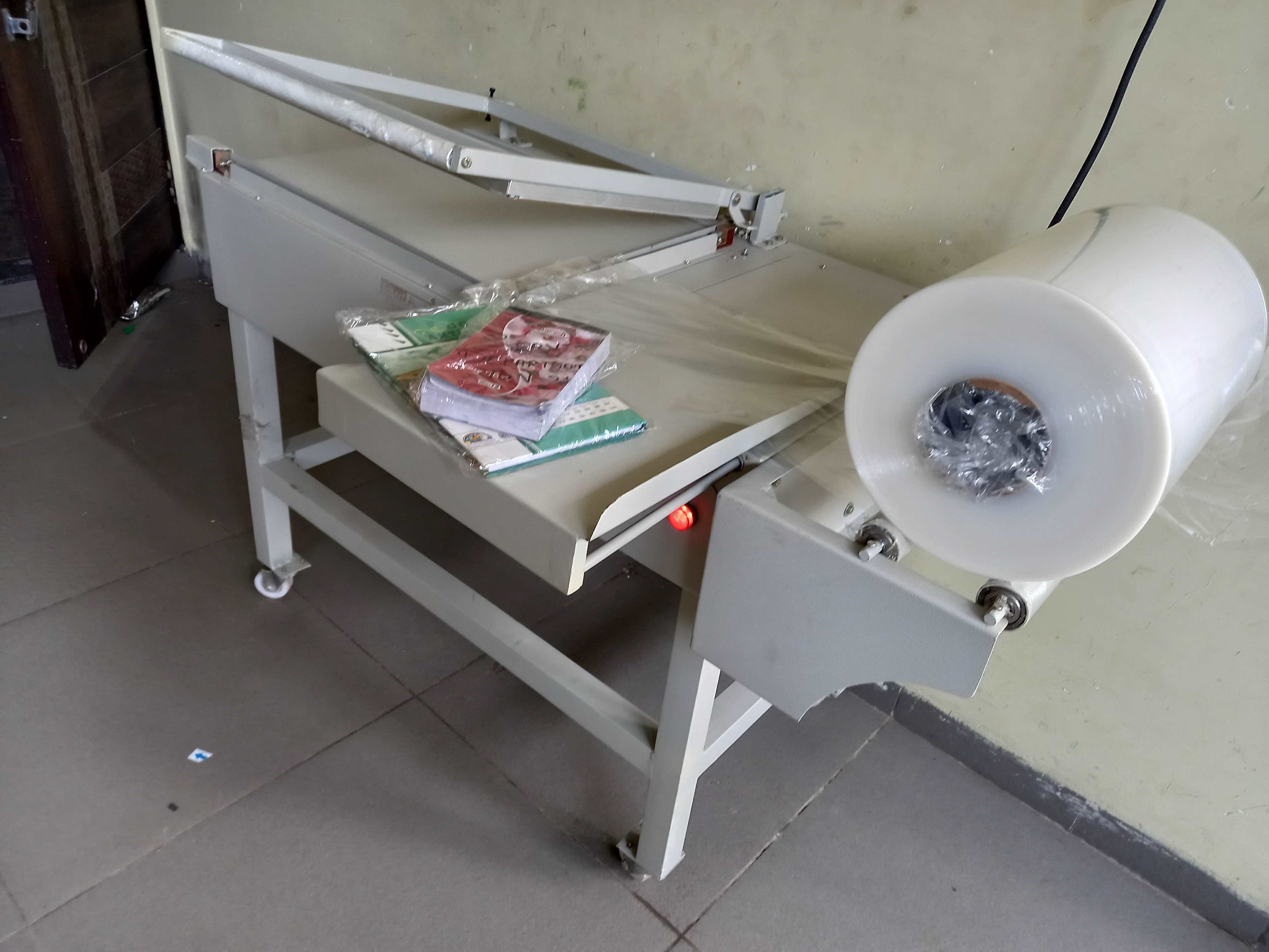 Shrink Chamber Wrapping Machine - Ms & Ss, 15x20 Inches, Other Color | 1 Year Warranty, Semi-automatic, Compatible With Pvc, Pp, Pof