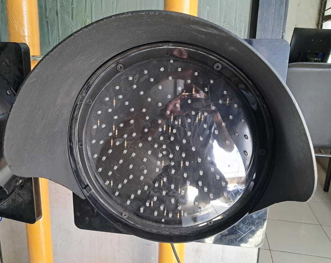 Traffic Signal Light Enclosure - Polycarbonate Black 300mm | -20 To +70â°c, Weather Resistant, Road Safety Compliance
