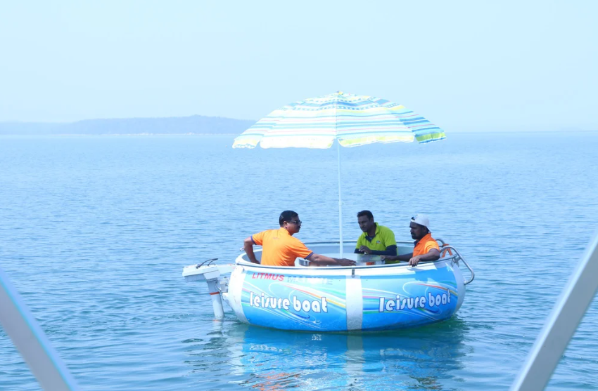 Donut Boat - 250x249x83cm, Blue/white Stainless Steel Umbrella With Electric Engine, Seats 6 People
