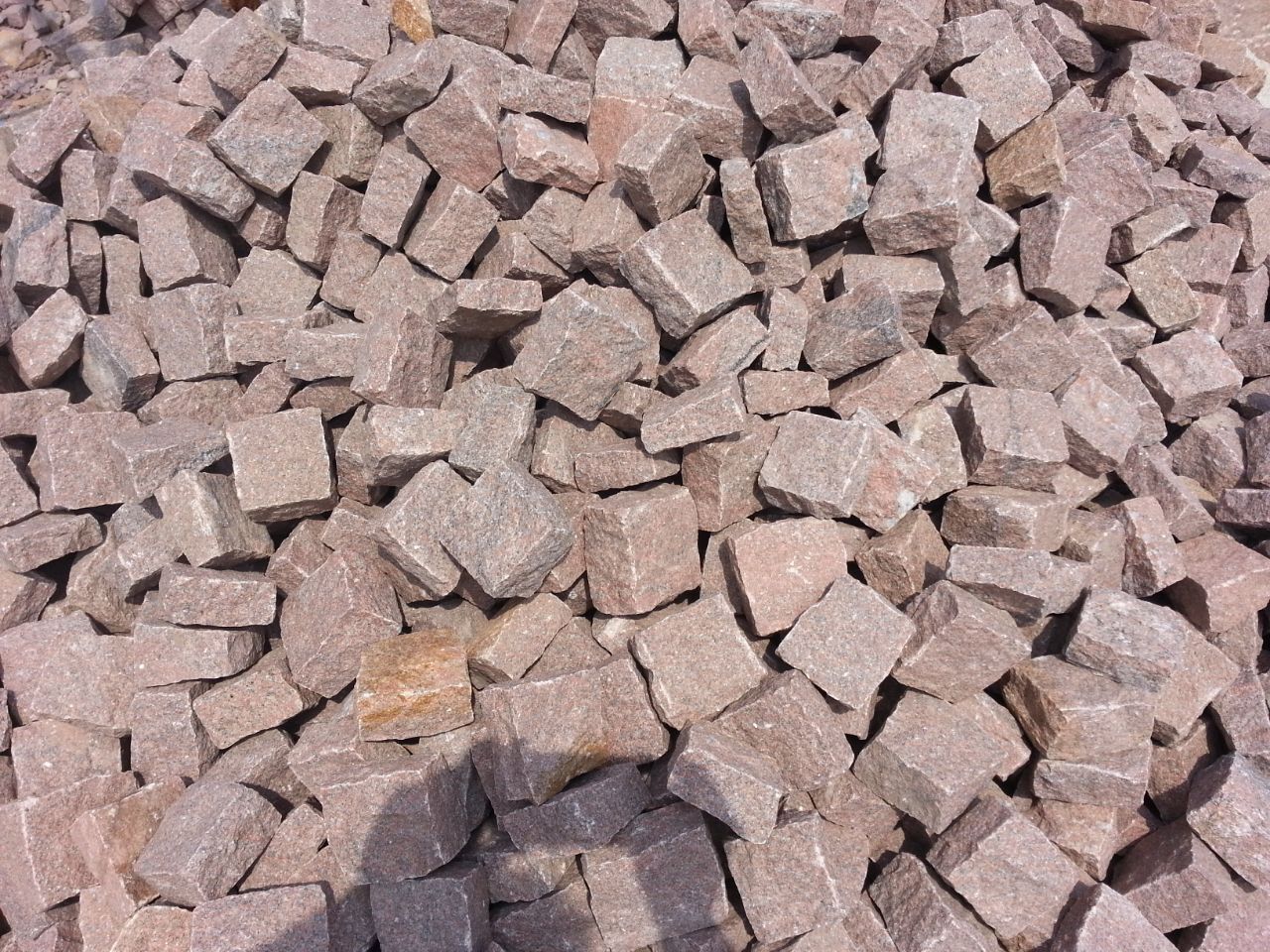 Natural Manga Red Granite Cobbles And Cube Stones - Application: Park