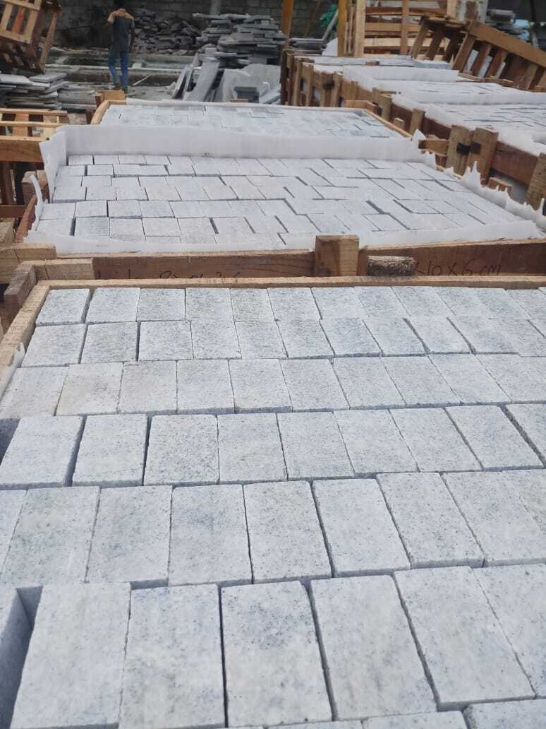 Grey Granite Cobbles Flamed Surface - Application: Park