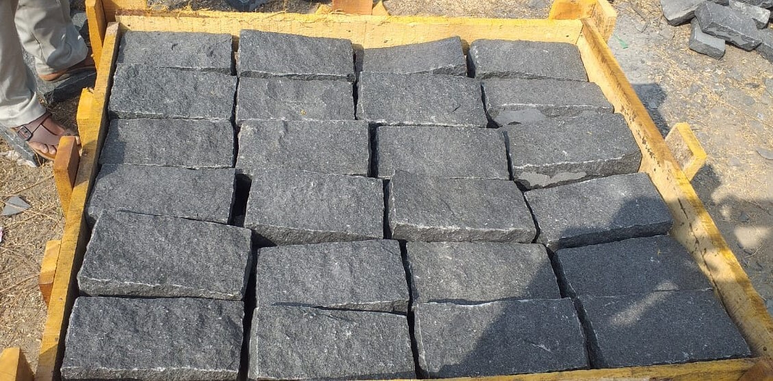 Indian Rough Finish Black Granite Cube Stone Cobbles Setts - Application: Apartment