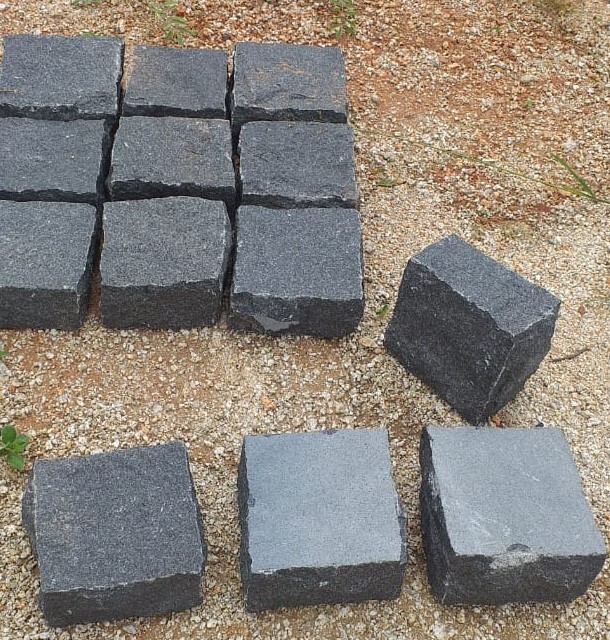Indian Rough Finish Black Granite Cube Stone Cobbles Setts - Application: Apartment