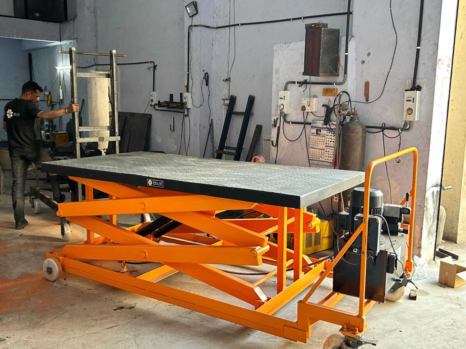 Hydraulic Movable Scissor Lift Table - 50 Feet Max Height 5 Ton Capacity New Condition Strong Structure Corrosion Resistant Easy Operation