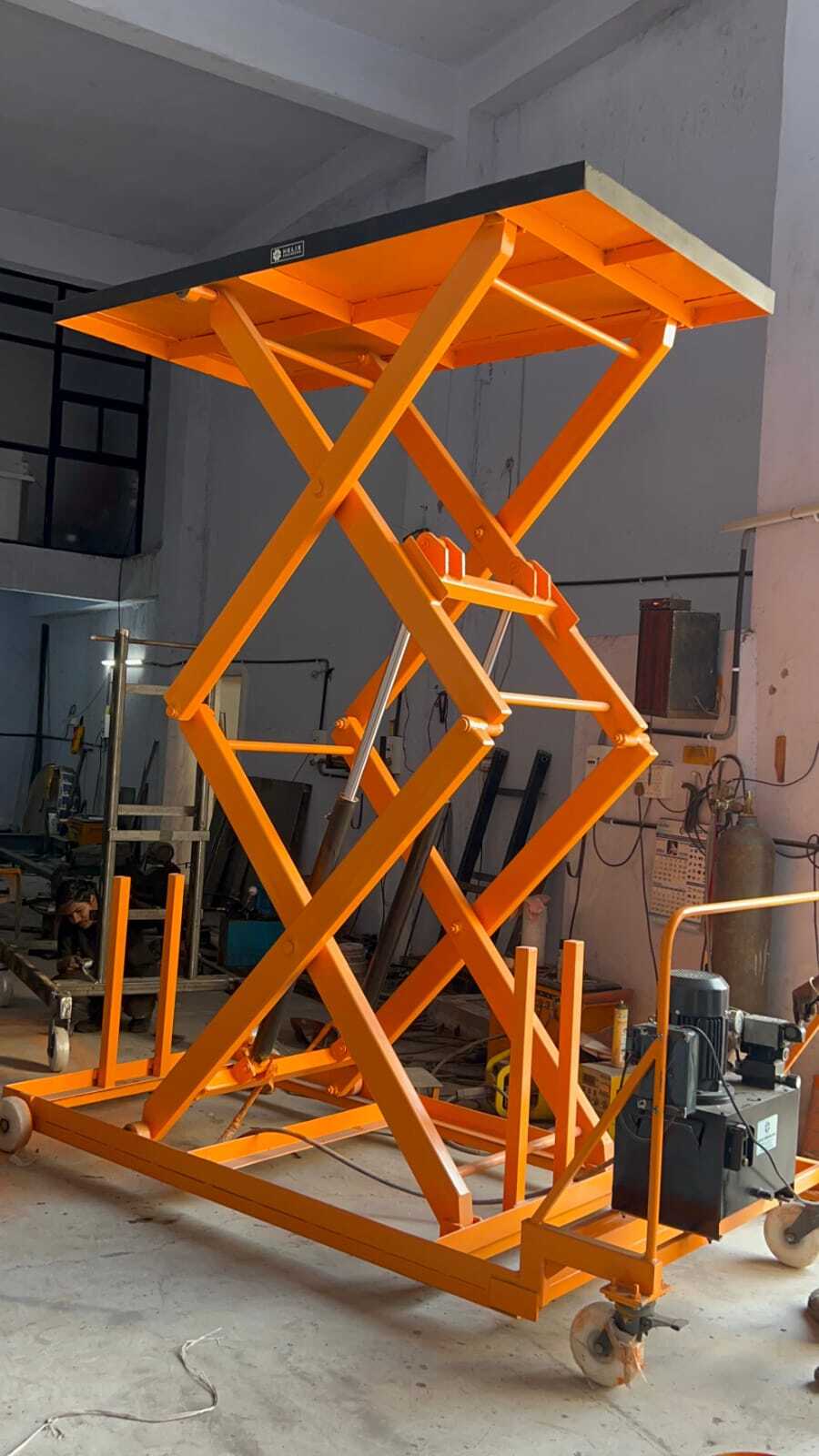 Hydraulic Movable Scissor Lift Table - 50 Feet Max Height 5 Ton Capacity New Condition Strong Structure Corrosion Resistant Easy Operation