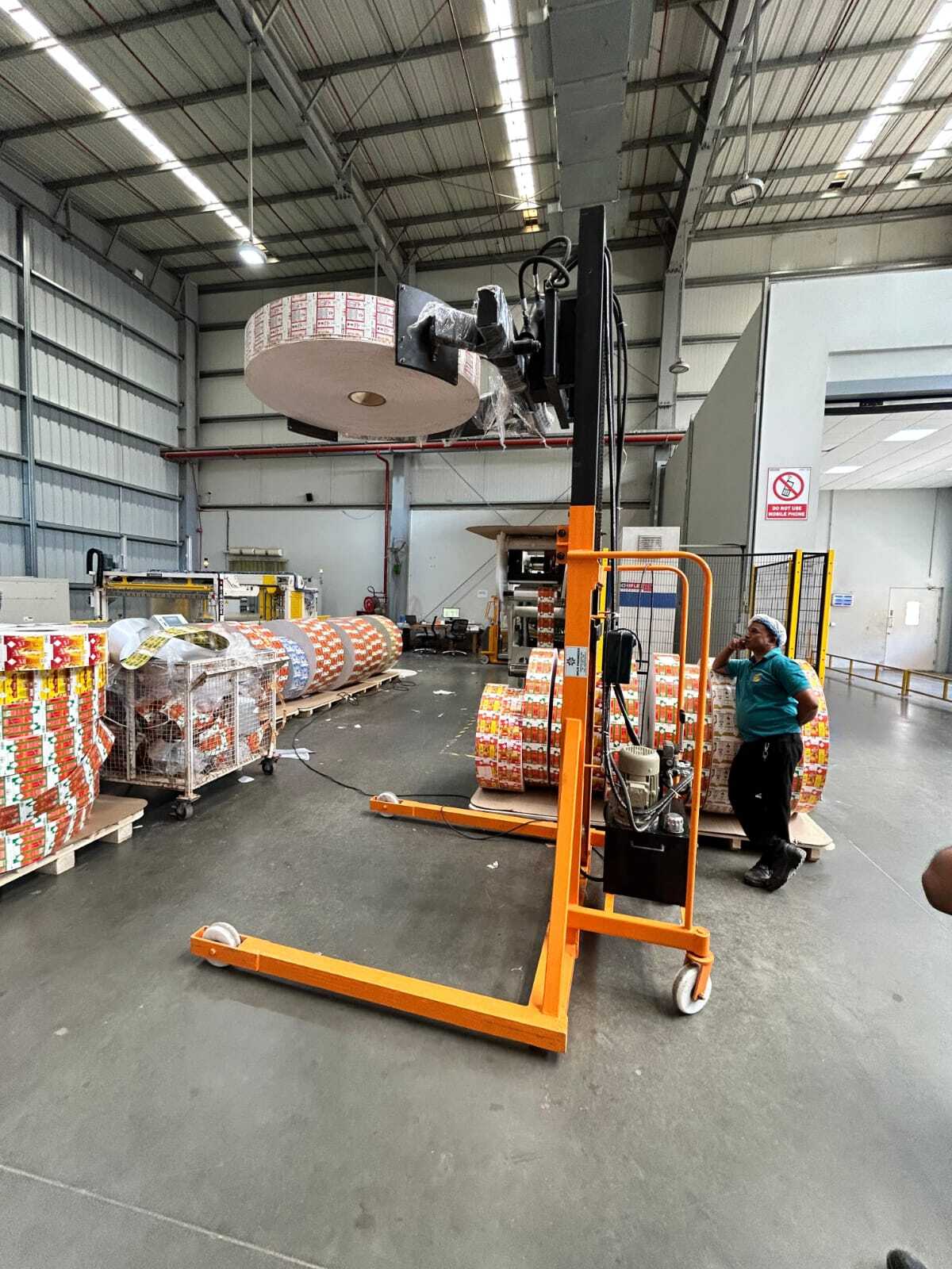 Consume Less Power Paper Roll Clamp Stacker