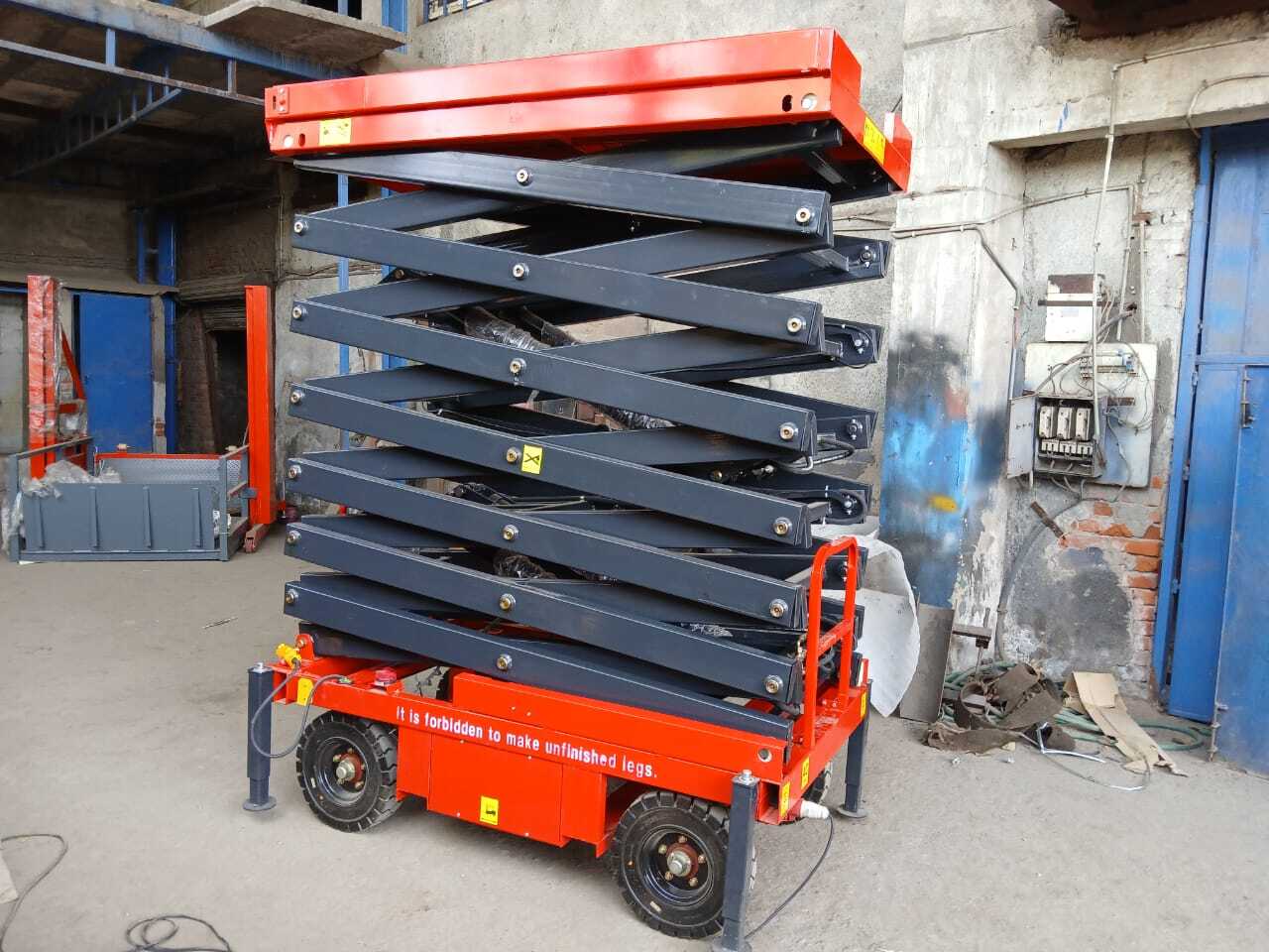Easy To Operate Movable Scissor Lifts Tables