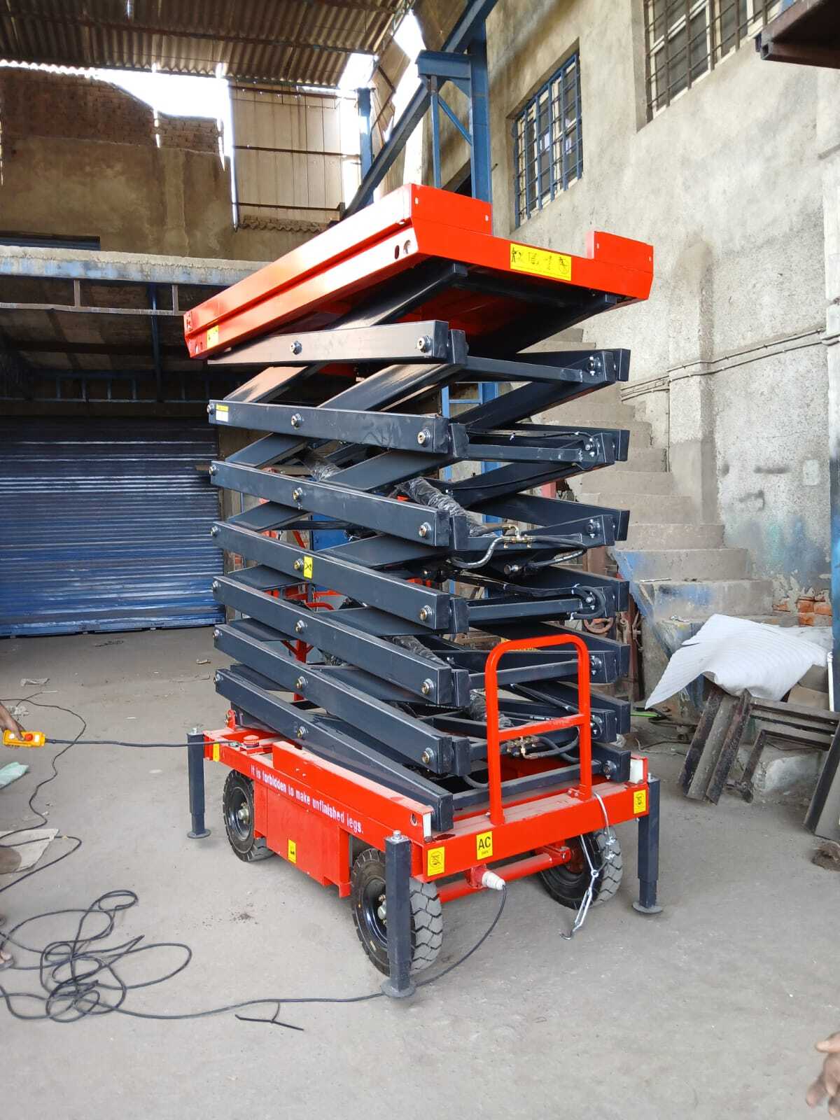 Easy To Operate Movable Scissor Lifts Tables