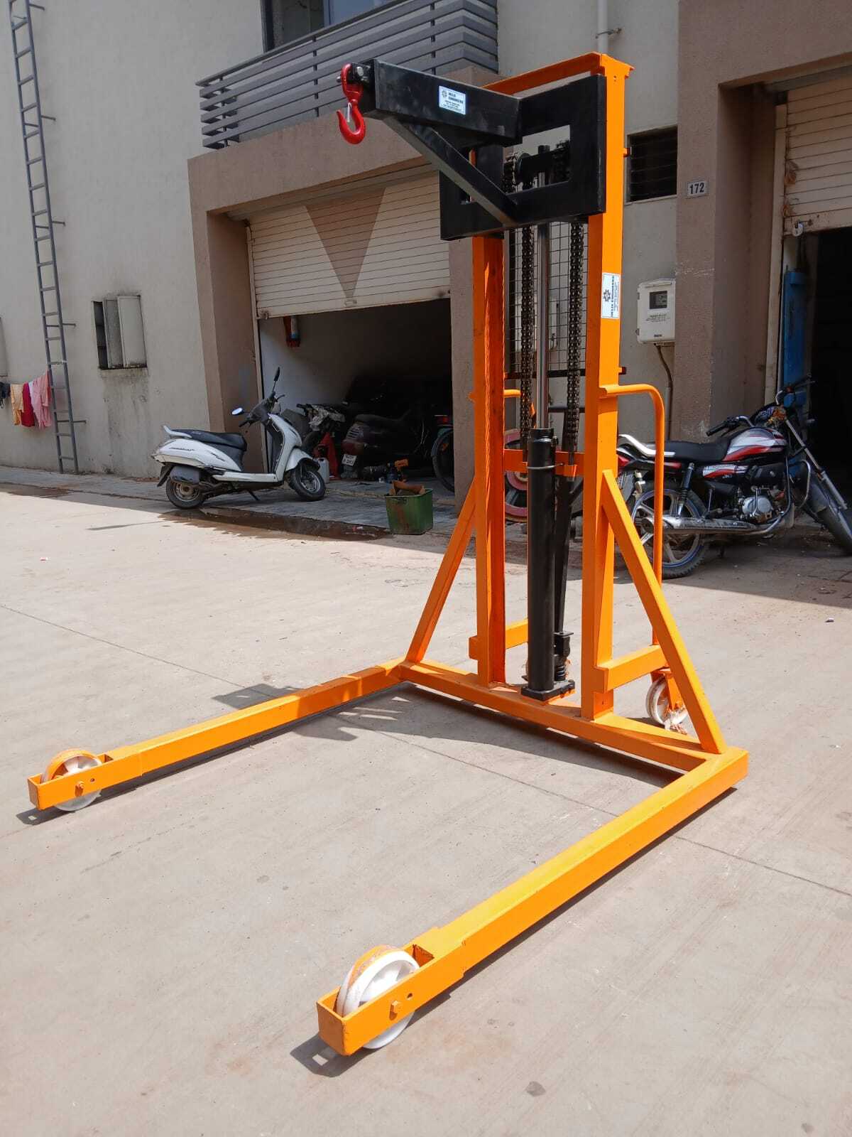 Yellow/orange/red Manual Hook Stacker