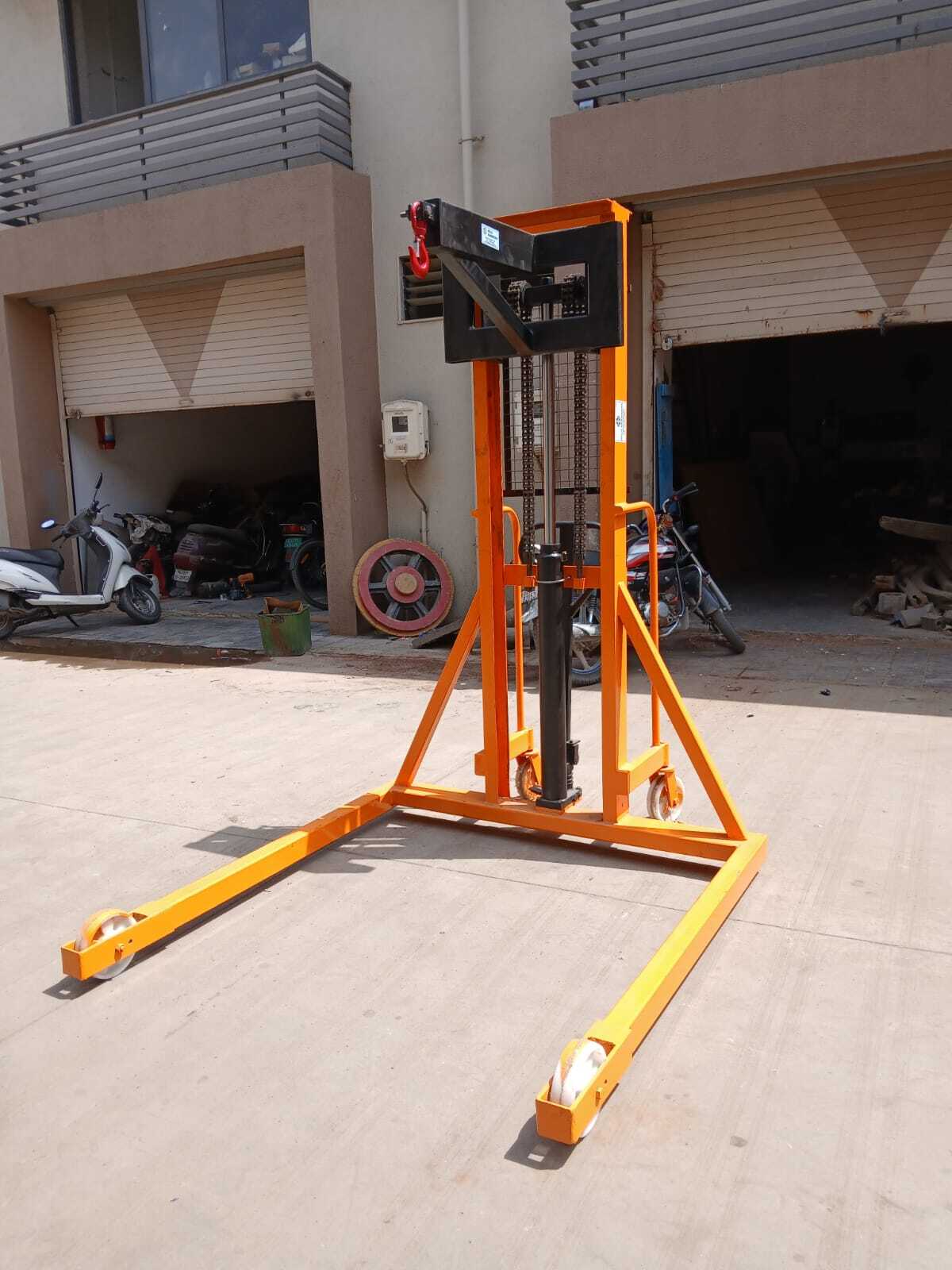 Yellow/orange/red Manual Hook Stacker