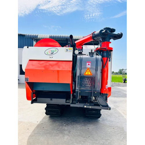 120 Hp Steering Wheel Drive Track Combine Harvester Capacity: 2 T/hr