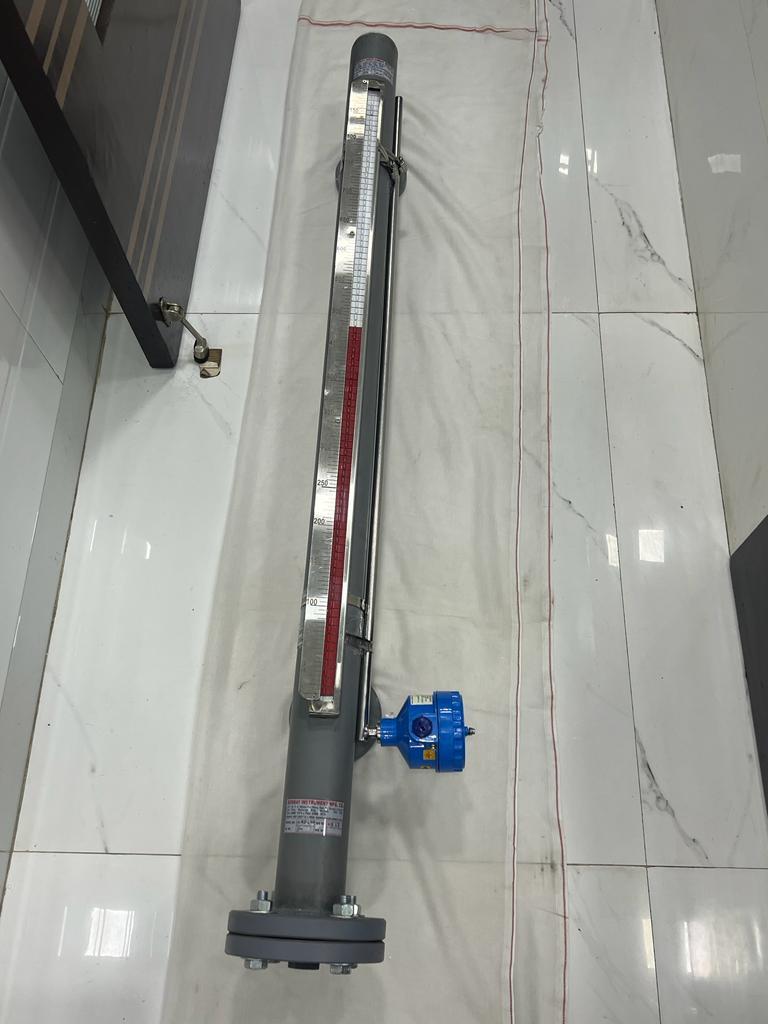Top Mounted Magnetic Level Indicator - Operating Temperature: 90 Celsius (Oc)