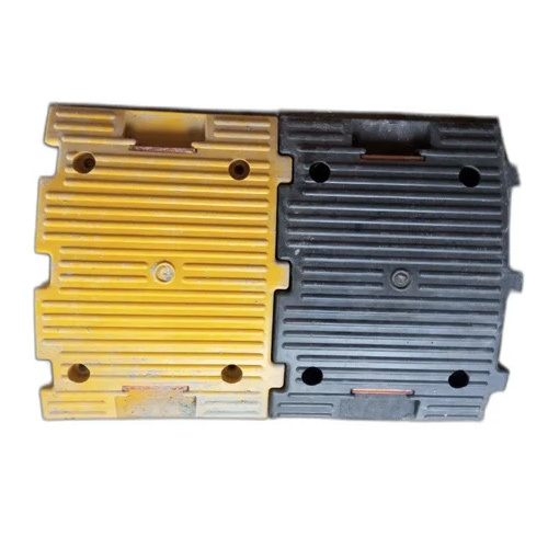 Plastic Speed Breaker - Plastic Material, Various Sizes Available, Black and Yellow Color | Ideal for Industrial Usage