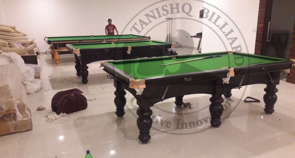 Royal Pool Board Table - Cue Forearm: Ash Wood