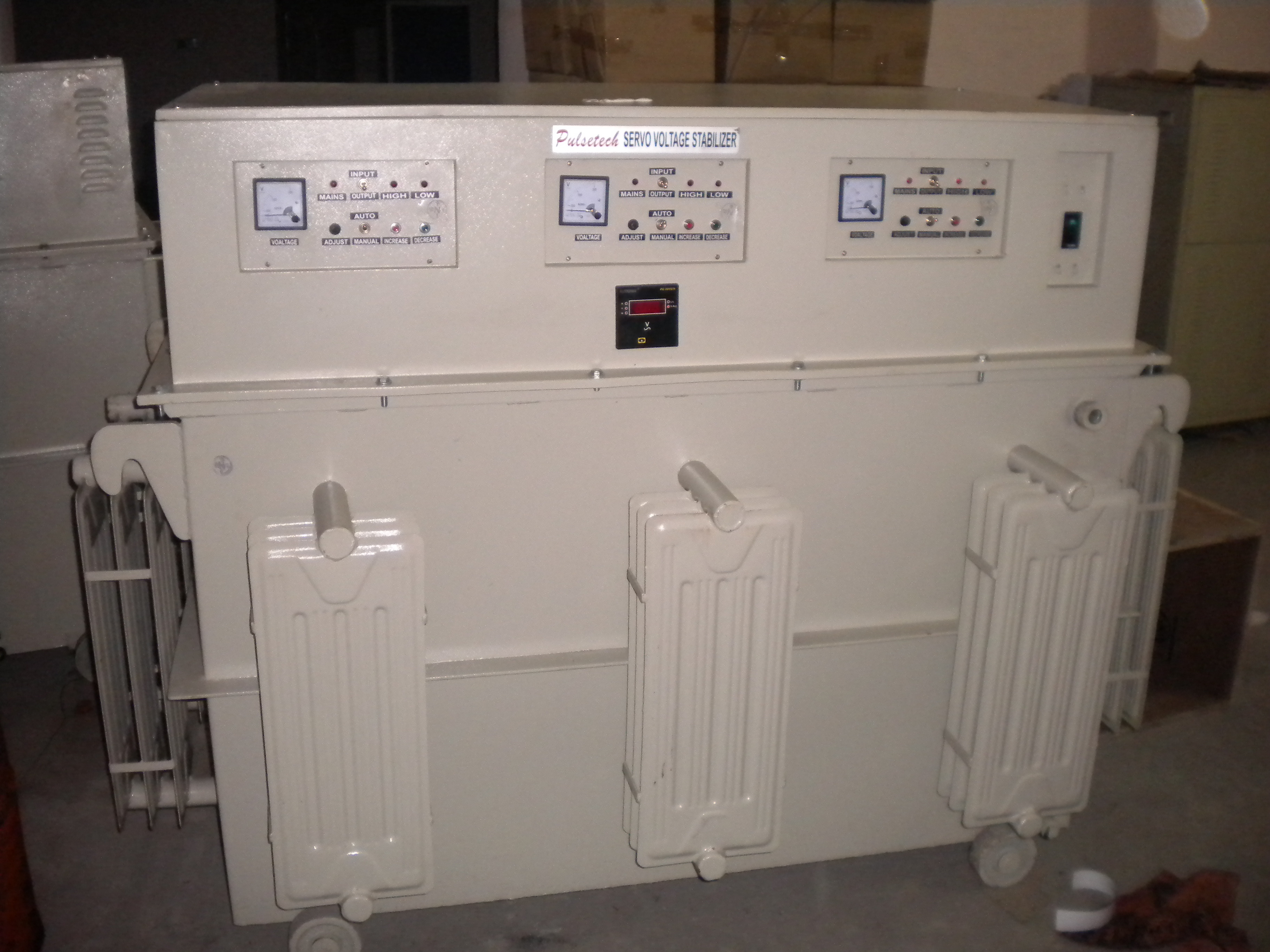Industrial Servo Voltage Stabilizer - New Condition, Â± 1% Regulation | Air & Oil Cooling Options