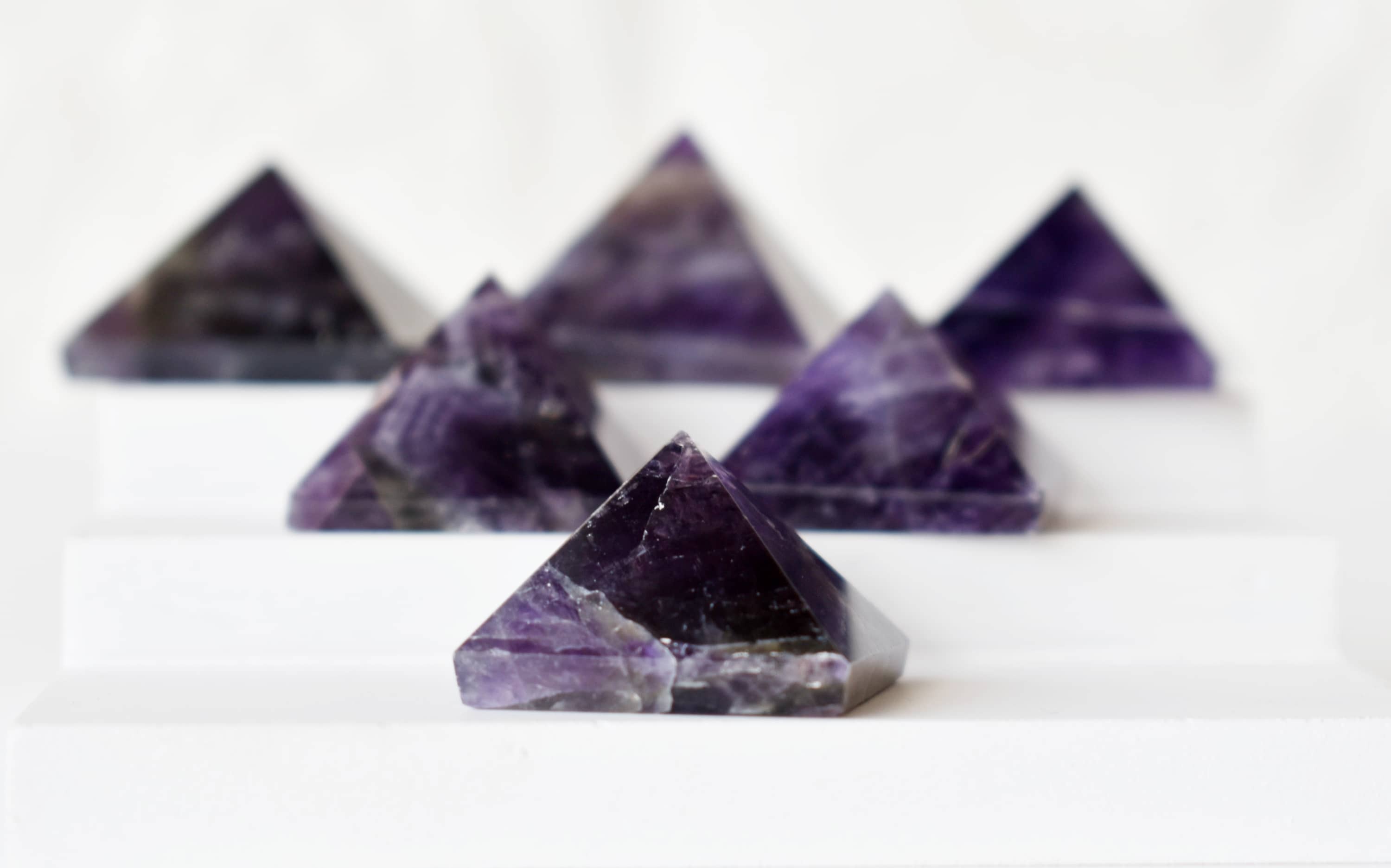 Amethyst Crystal Pyramids, Energy Crystal Stone - Size: 1 Inch | High-quality Amethyst, Polished Finish For Smooth Shine, Pyramid Shape For Energy And Focus