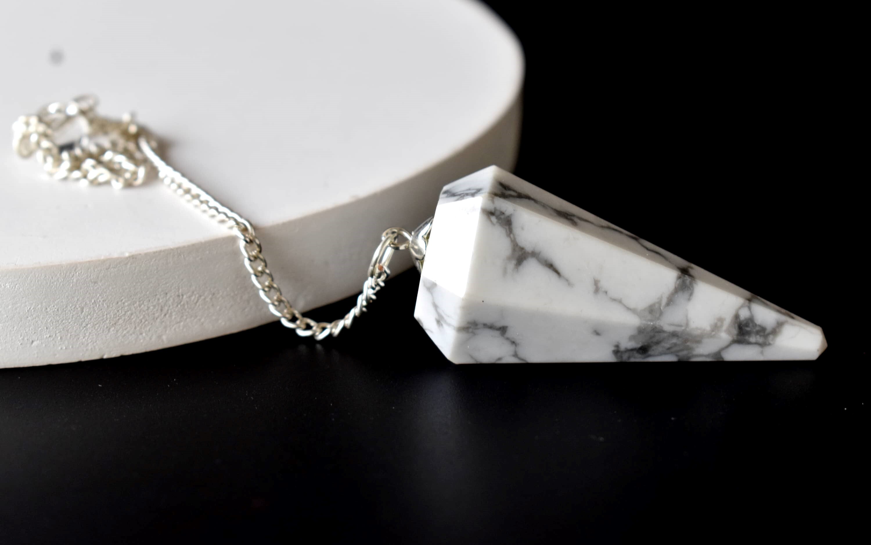 Howlite Faceted Cone Reiki Pendulum, Crystal Healing Gemstone - Grade: Aaa