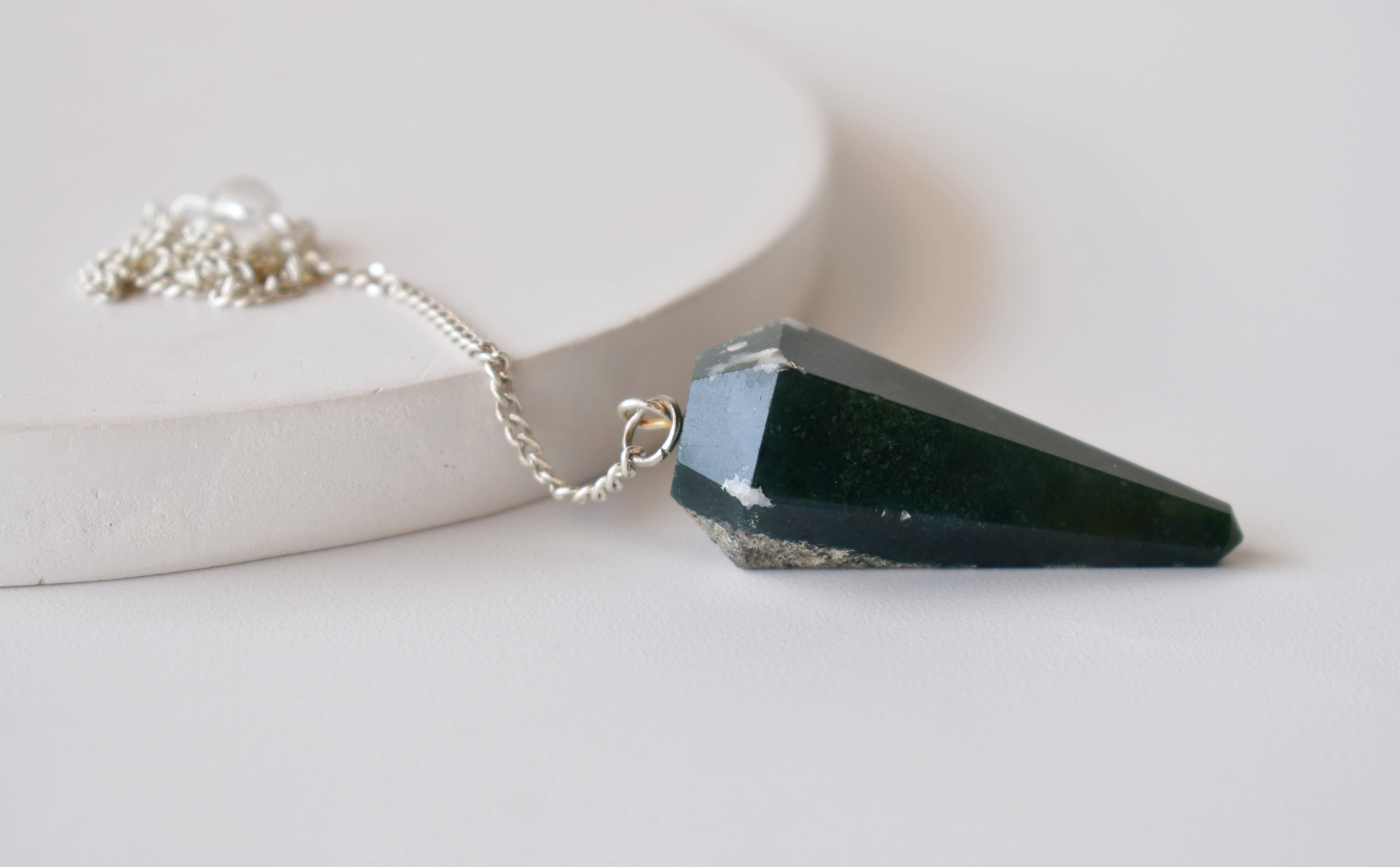 Moss Agate Faceted Cone Reiki Pendulum - Size 30-35 Mm | High-quality Natural Crystal 13 Grams Ideal For Divination And Energy Healing