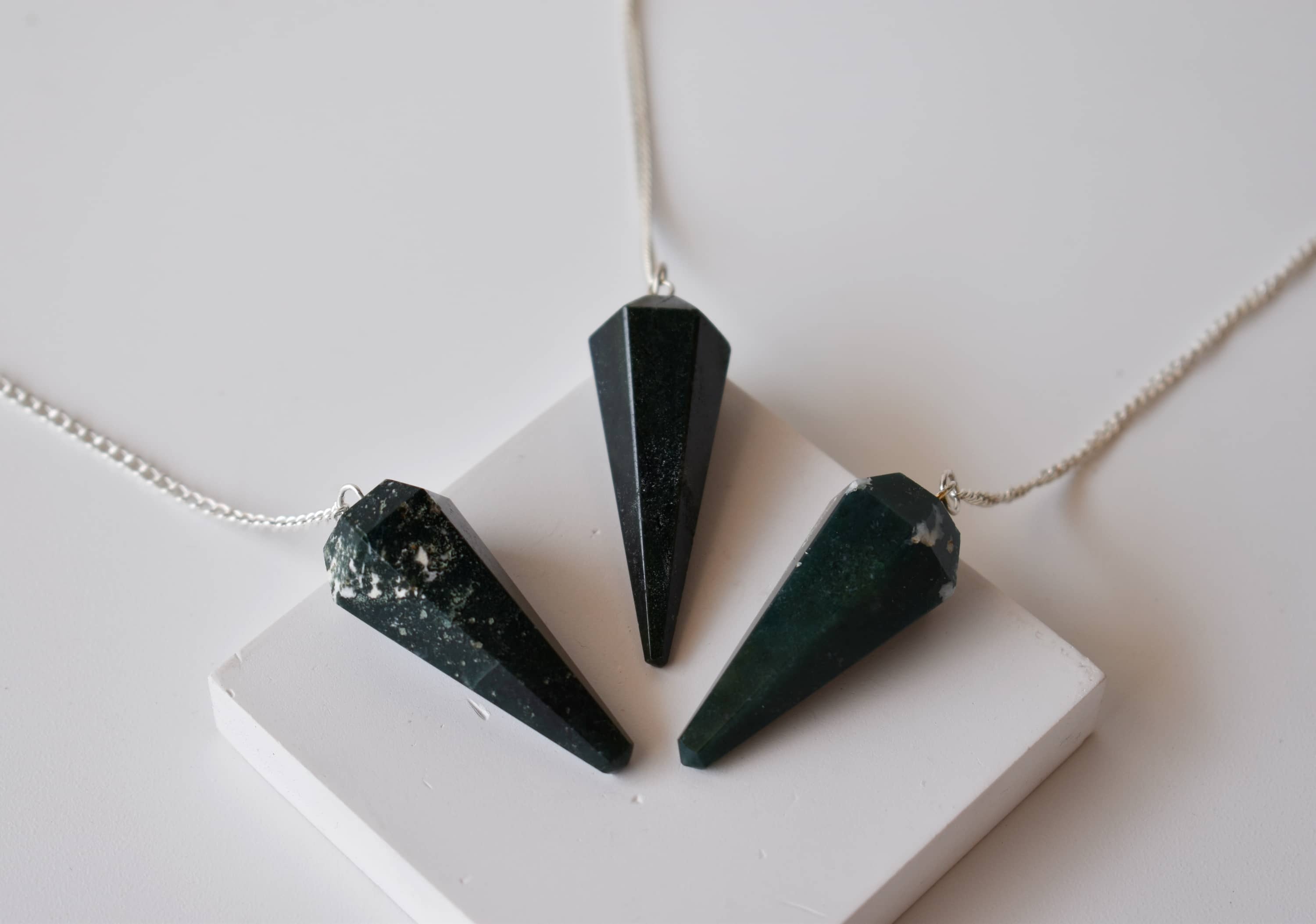Moss Agate Faceted Cone Reiki Pendulum - Size 30-35 Mm | High-quality Natural Crystal 13 Grams Ideal For Divination And Energy Healing