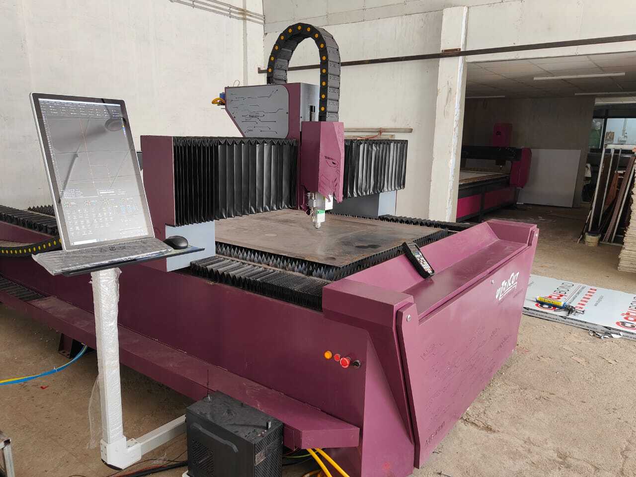 Laser Cutting Machine - Metal 1550x3100mm , Fiber Laser Technology, Weihong Control Software, Automatic Cnc System, Water Cooling, 2-year Warranty