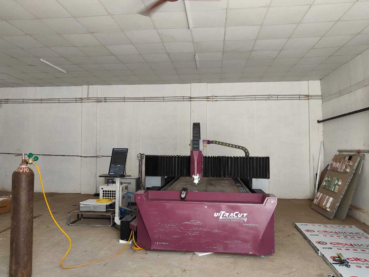 Laser Cutting Machine - Metal 1550x3100mm , Fiber Laser Technology, Weihong Control Software, Automatic Cnc System, Water Cooling, 2-year Warranty