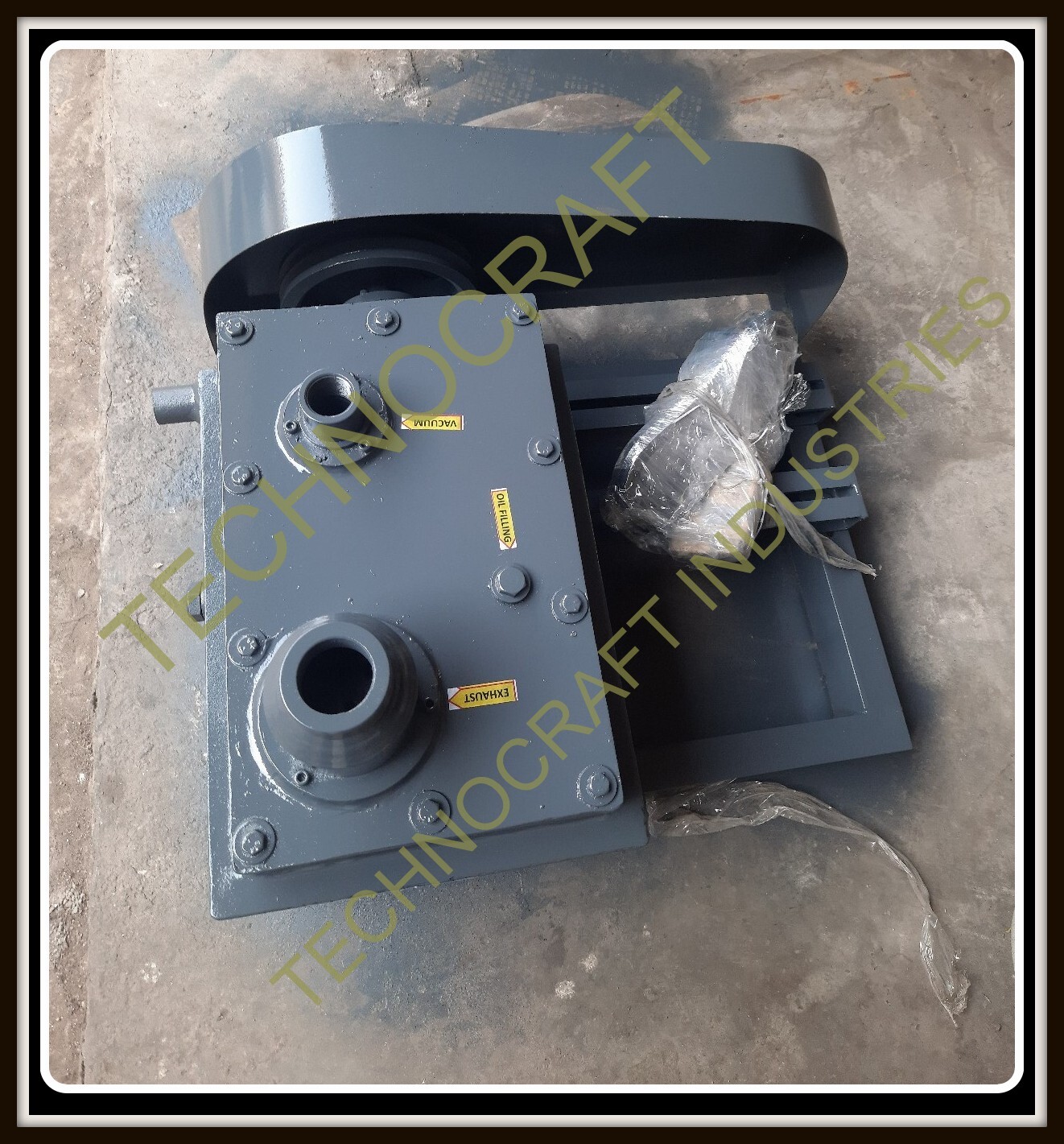 Oil-immersed Rotary Vane Vacuum Pump - Cast Iron, 50 To 10000 Lpm Flow Rate , Non-return Valve Design, Ideal For Industrial And Laboratory Applications