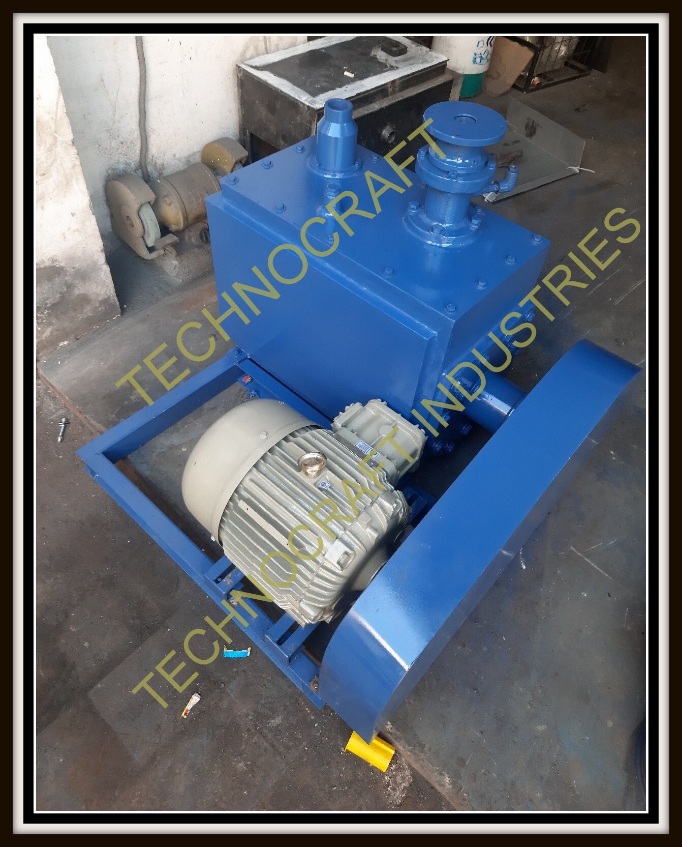 Vacuum Pump For Distillation - Color: Blue