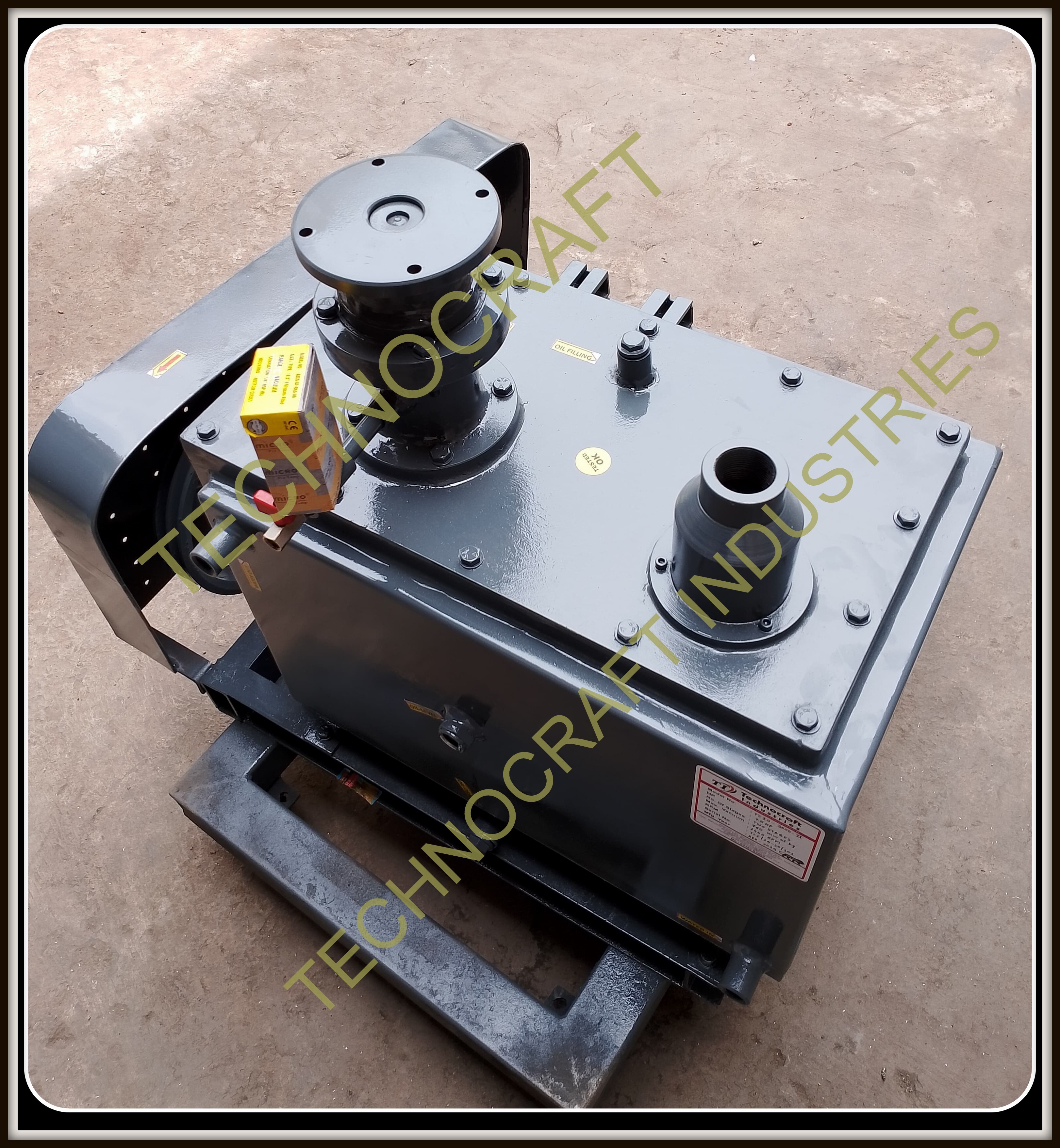 Vacuum Pump For Macroni - Cast Iron, Standard Inlet/outlet, Grey Color | 50 Lpm To 10000 Lpm Flow Rate, Oil Seal Sealing, Max Suction 760 Mm Of Hg, Electric Power, Laboratory Chemical Applications