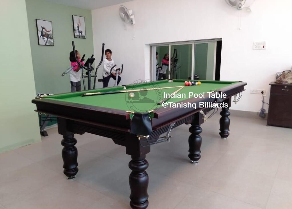 Regular Pool Table - Cue Forearm: Ash Wood