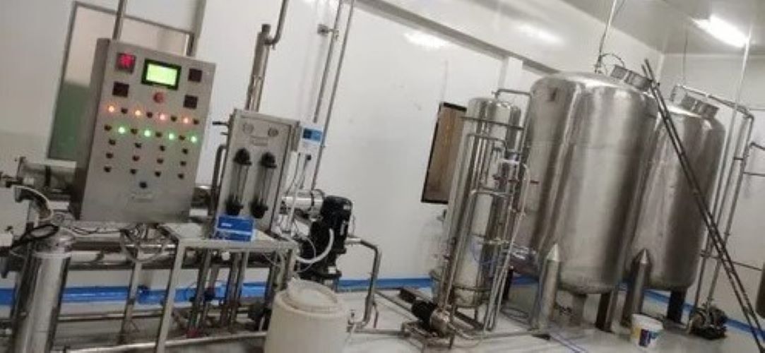 Industrial Stainless Steel Ro Plant - 2000 Liter/hour Capacity | Automated Media Activated Carbon + Sand Filtration For Pharmaceutical Industry