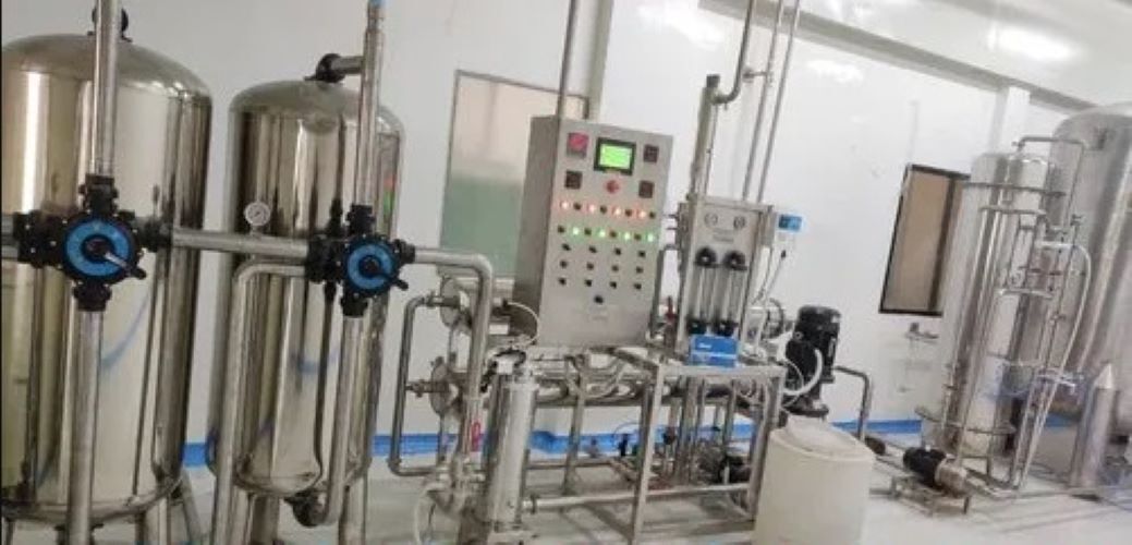 Industrial Stainless Steel Ro Plant - 2000 Liter/hour Capacity | Automated Media Activated Carbon + Sand Filtration For Pharmaceutical Industry