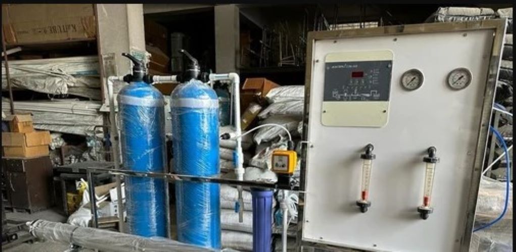 Frp Ro Plant - Capacity Above 10000 Lph | Semi-automatic Operation With Activated Carbon And Sand Media