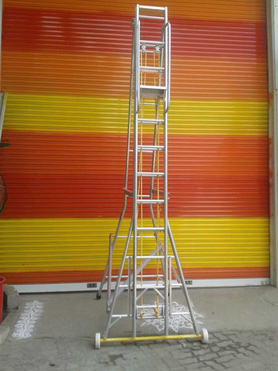Aluminium Self Supporting Extension Ladder - Load Capacity 150 Kg, Custom Sizes For Industrial Use, Strong And Durable Design