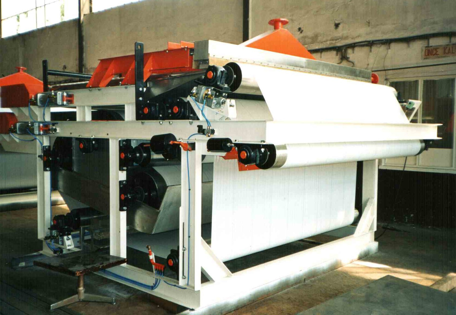 Belt Press Filter Machine - Color: Blue