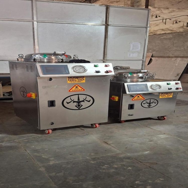 Vertical Autoclave Machine - Color: Silver