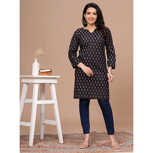 स्टाइलिश प्रिंटेड शॉर्ट कुर्ती