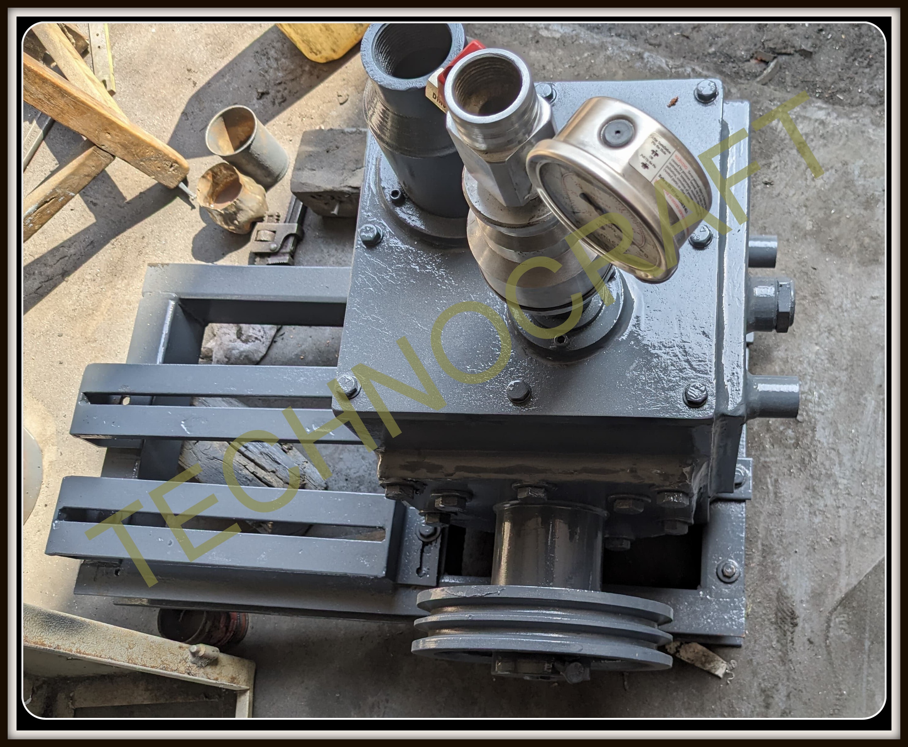 Laboratory Oil Sealed Vacuum Pump - Color: Grey