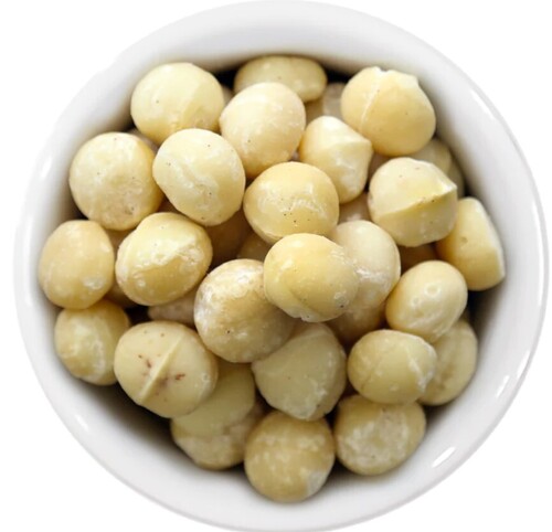 कच्चे मैकाडामिया नट्स