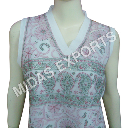 महिलाओं के आधे बाजू वाले कुर्तियाँ