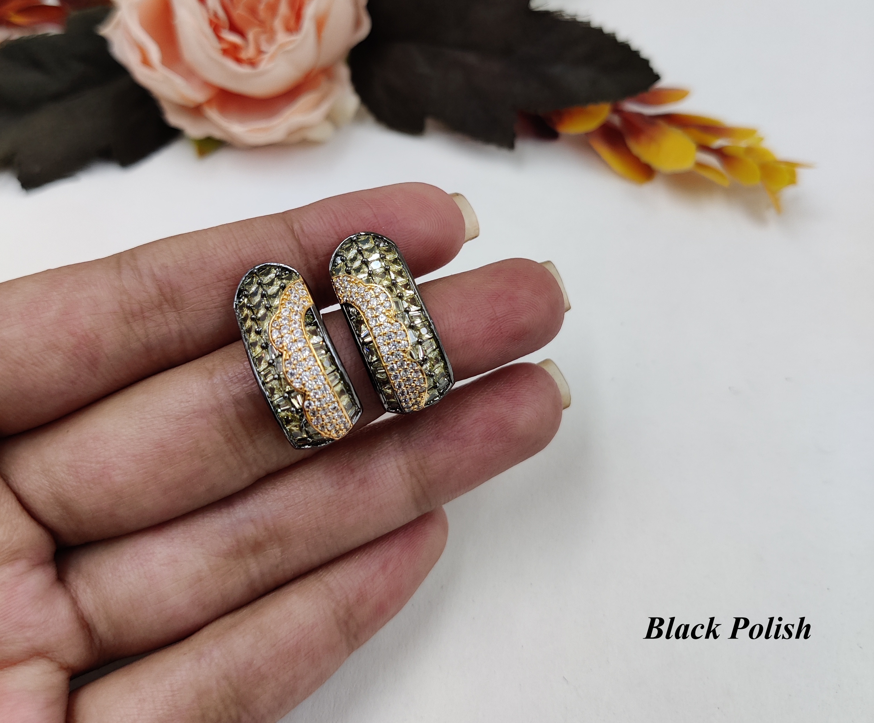 Curvy Style Studs - Gender: Women