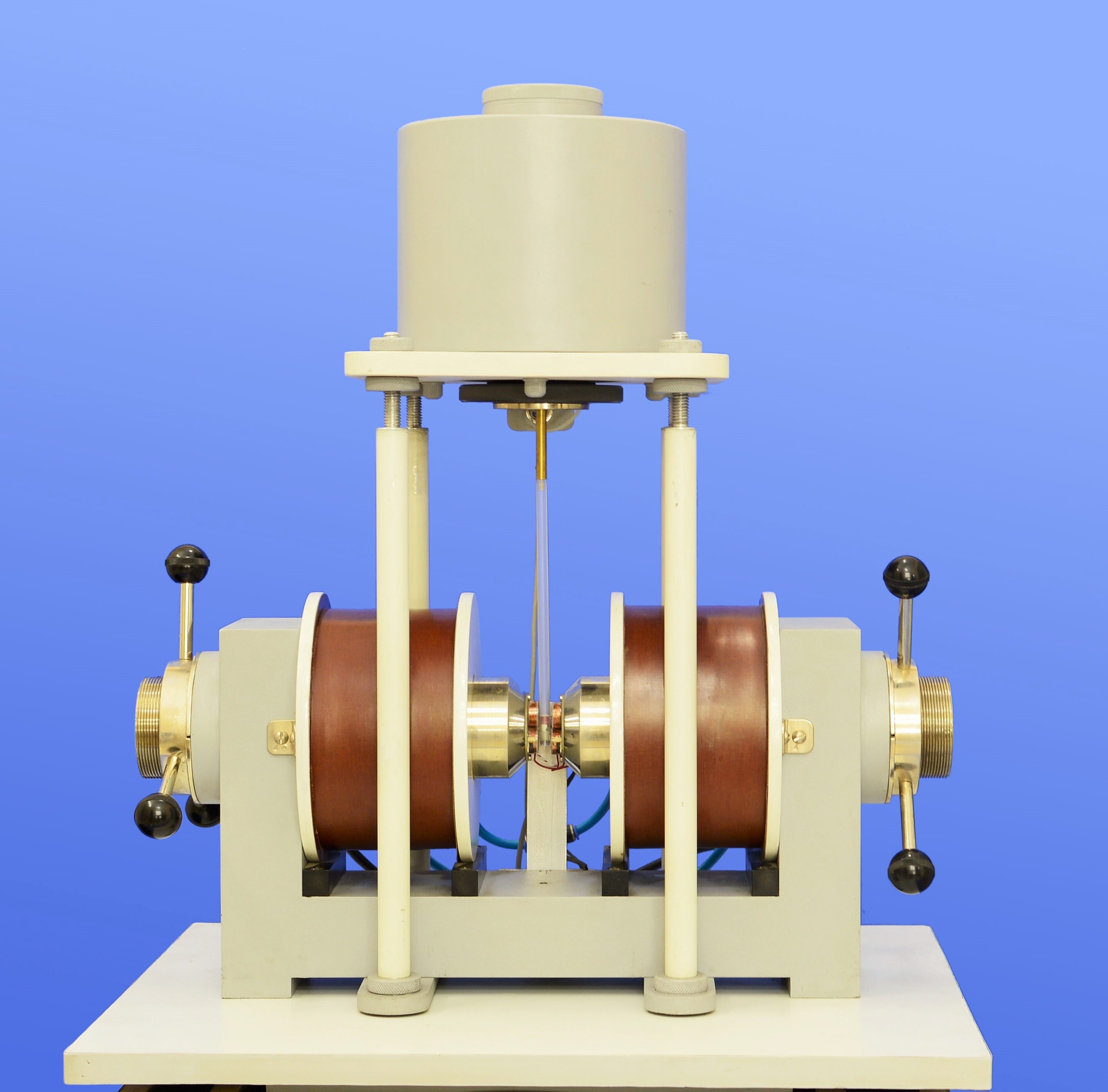 Vibrating Sample Magnetometer - Application: Laboratory Experiment