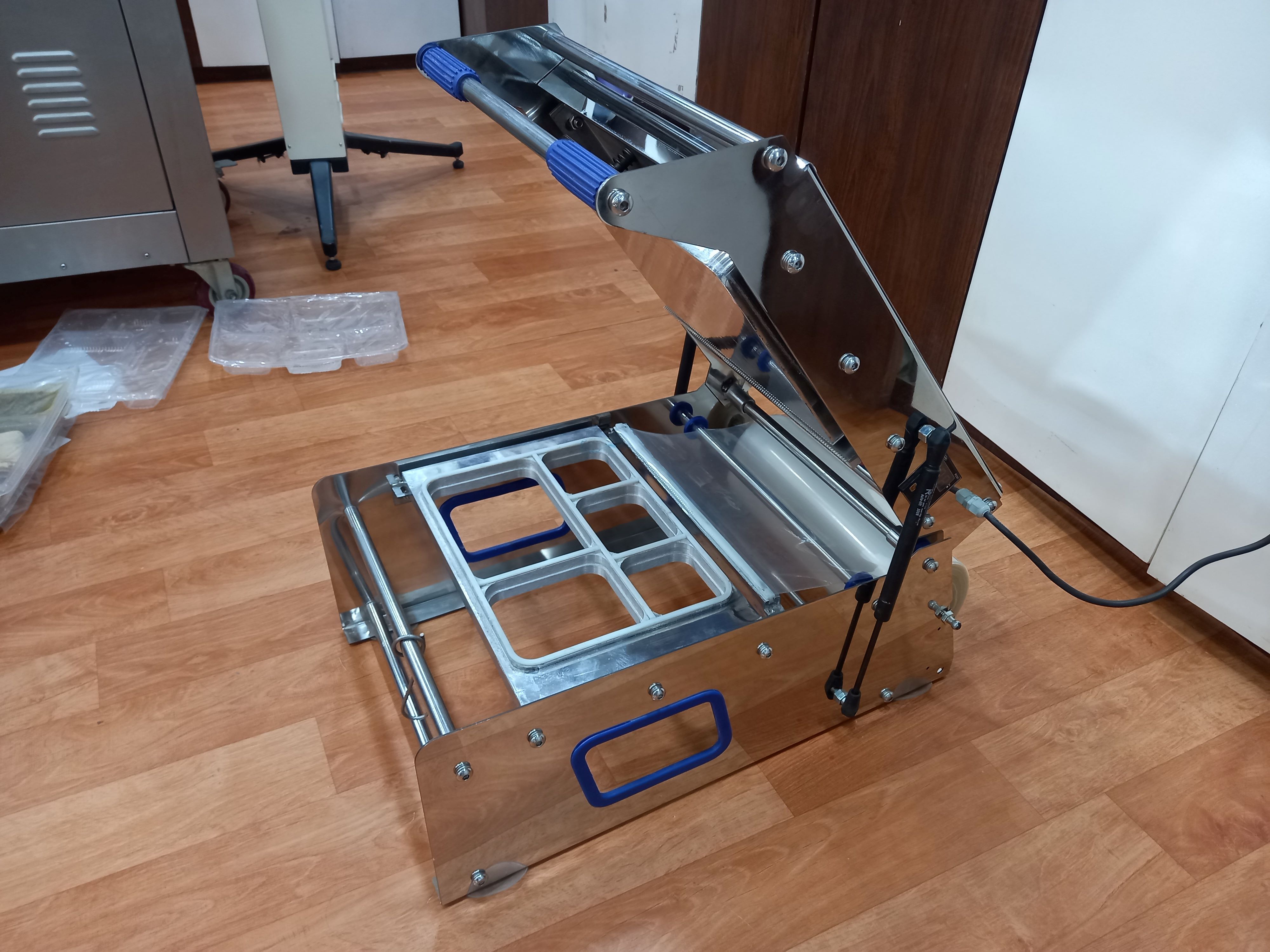 Meal Tray Sealing Machine - Automation Grade: Semi Automatic