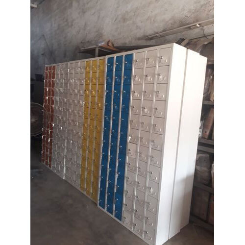 कर्मचारी भंडारण लॉकर