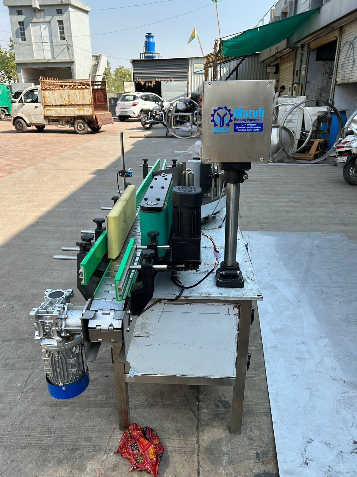 Round Bottle Labelling Machine - Stainless Steel, 440 Voltage | Automatic Operation, Industrial Application, Silver Finish, Warranty Included