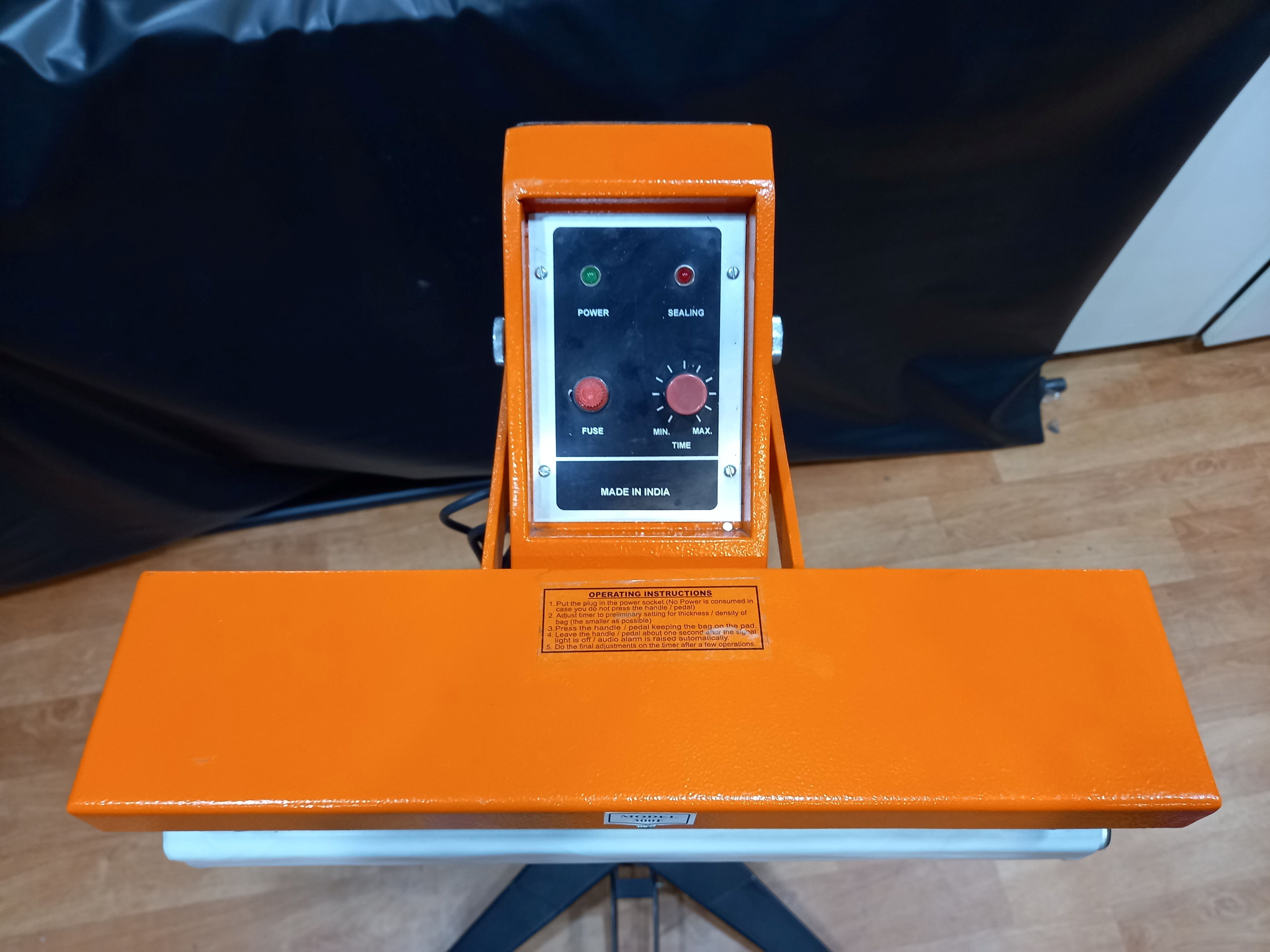 Foot Sealer Machine - 720x550x1070 Mm | Electric Driven, 24 Inch Impulse Sealing For Pvc & Polyethylene Bags, 500-1000 Pouches Per Hour, Easy Manual Operation, Orange Finish